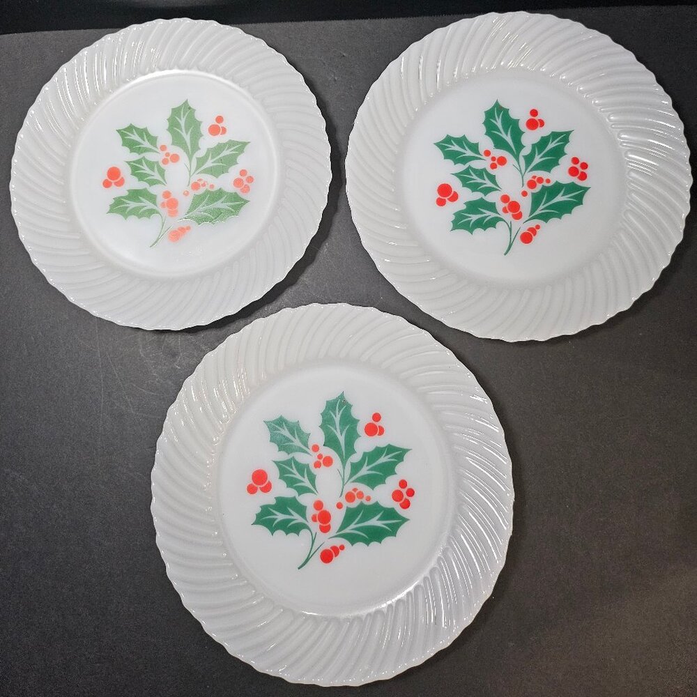 Termocrisa Milk Glass Holly Berry Pattern 8.75" Dinner Plate Set Of 3